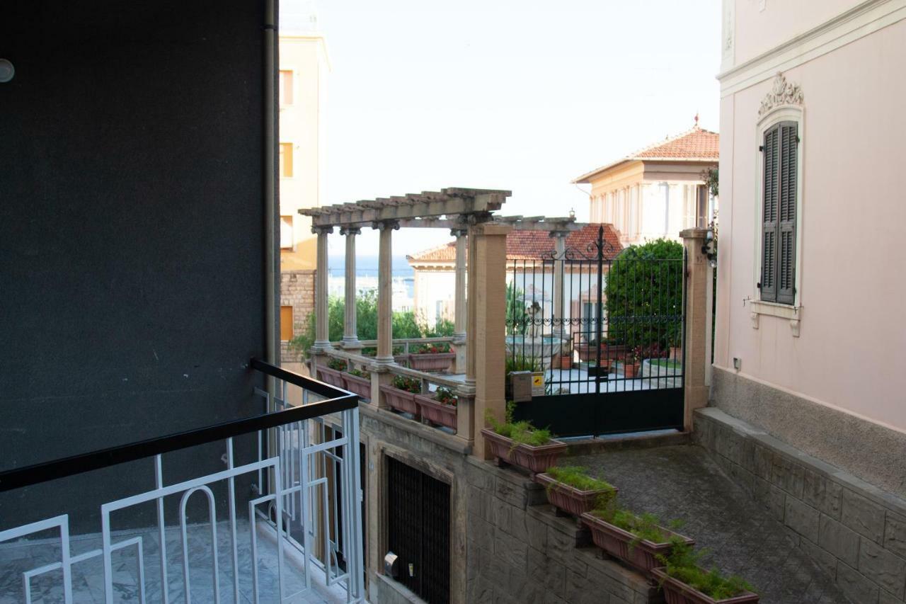 St George Villa Imperia Eksteriør bilde